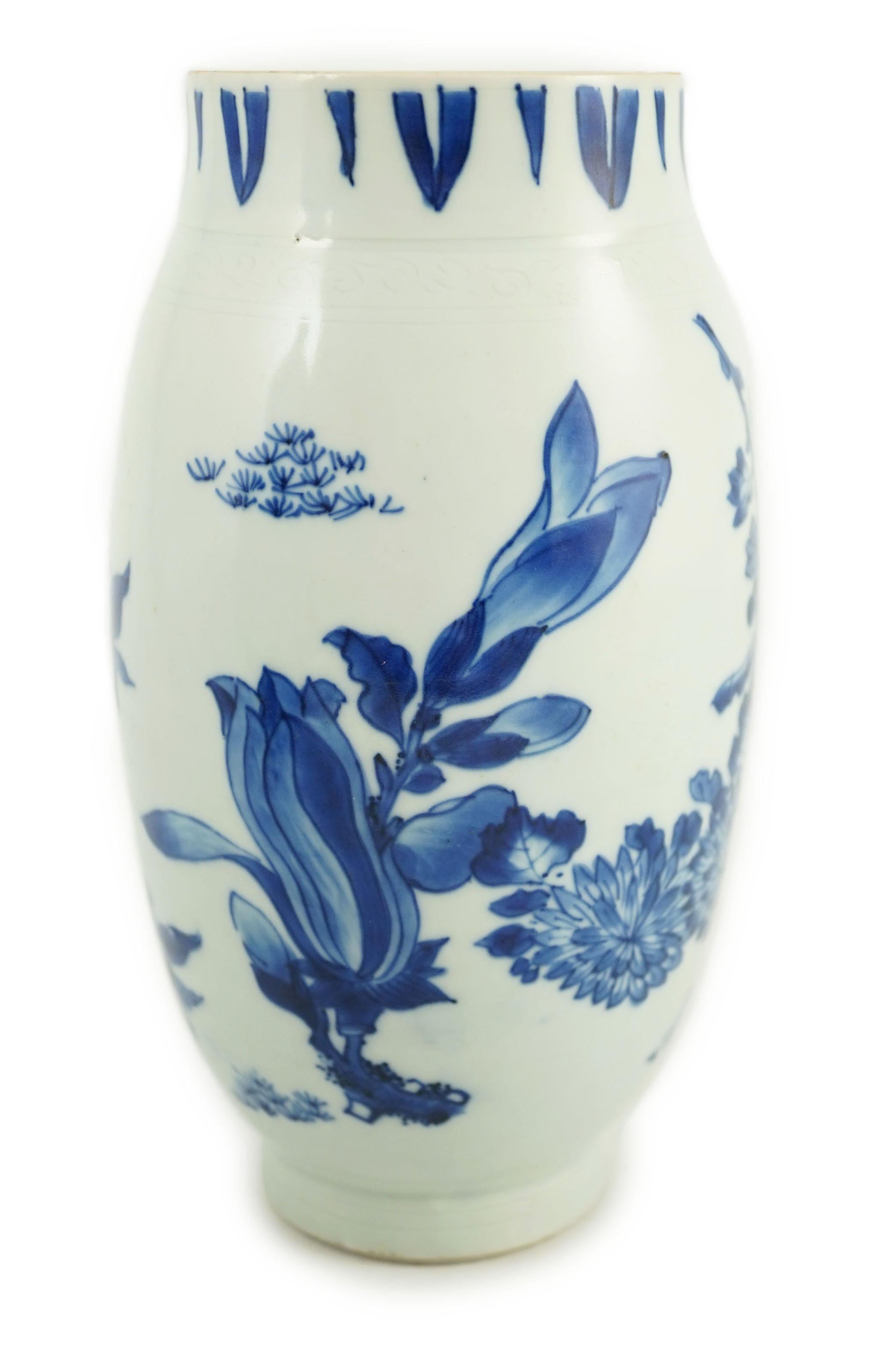 A Chinese Transitional blue and white jar, c.1640, 19cm high, cover lacking